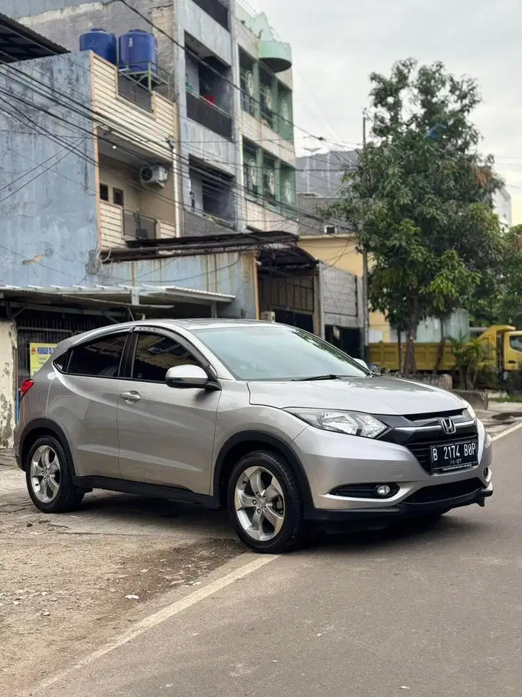 Honda hrv s cvt 2017 km 19 ribu asli istimewah
