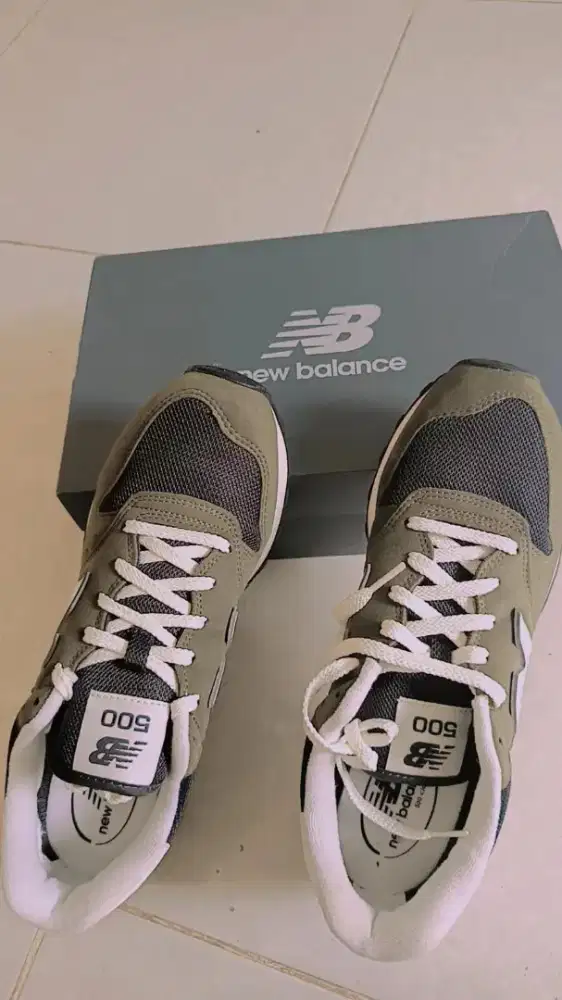 Sepatu merek New Balance