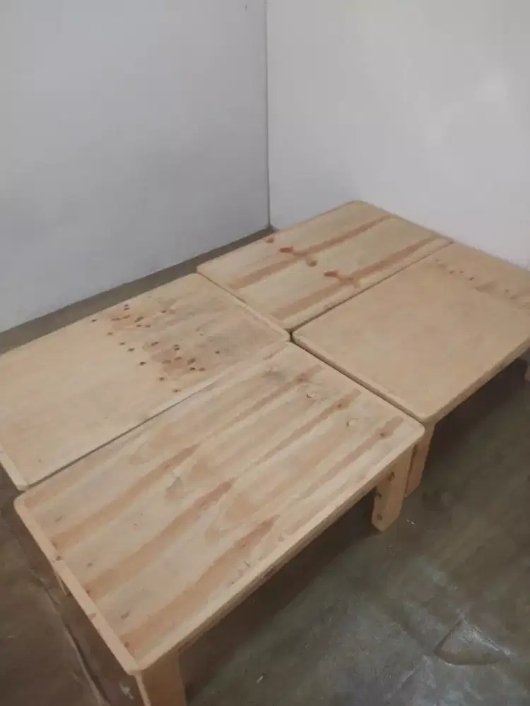 Meja Kecil untuk Belajar atau Usaha