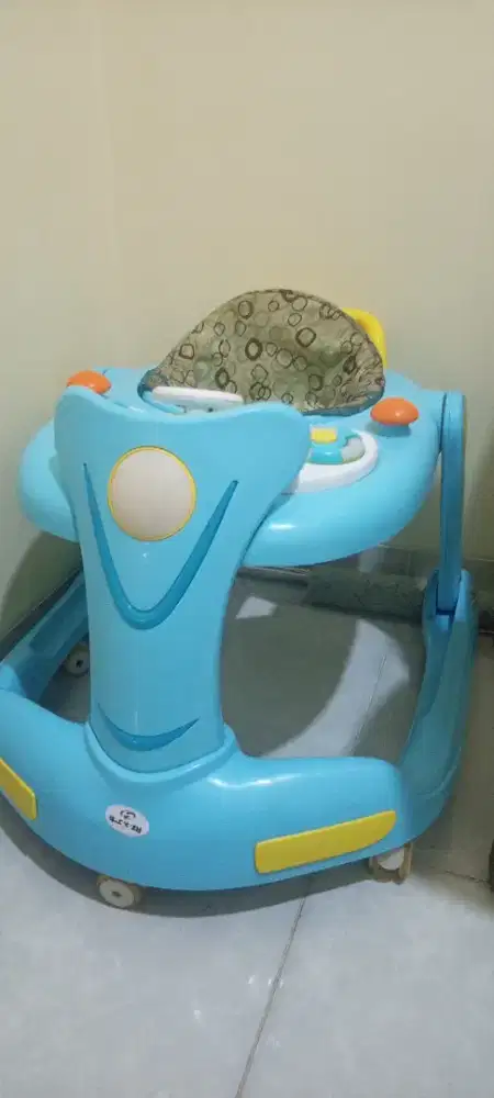 Baby Walker 95% Mulus