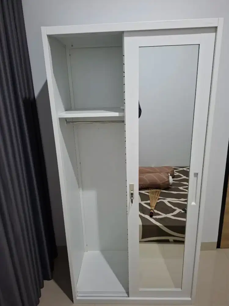 Lemari Pakaian Minimalis