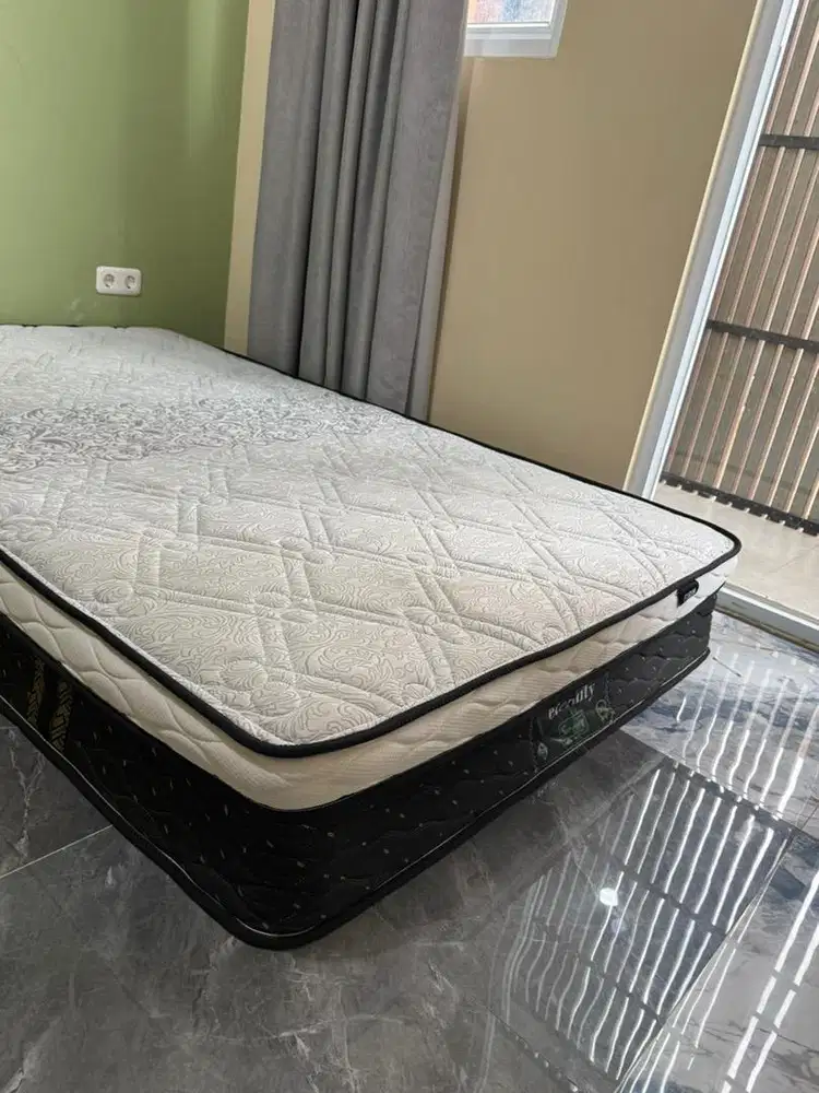 Kasur ukuran 120x200 pemakaian baru 6 bulan empuk