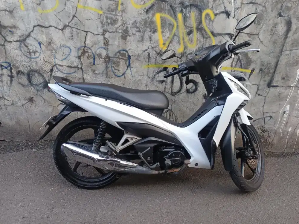 Honda Revo X efi 2019 putih velg racing putih