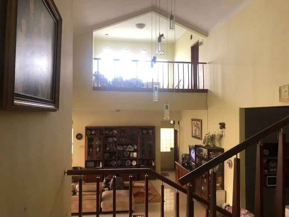 Dijual Rumah 2 Lantai Asri di Cigadung Bandung