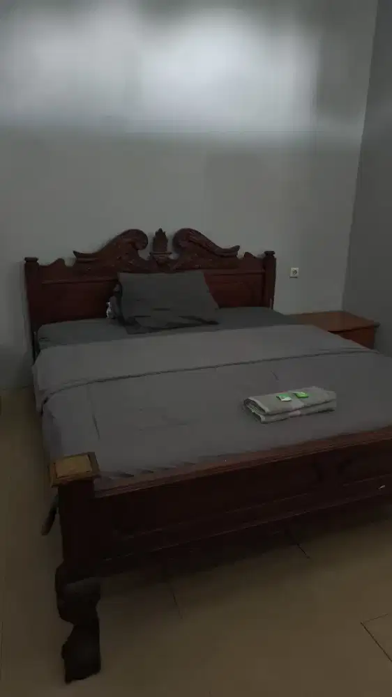 Dipan tempat tidur nya saja 180x200