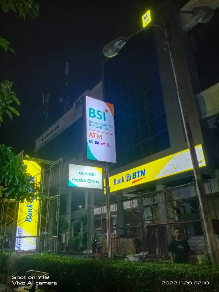 JASA PEMBUATAN NEON BOX / PYLON / TOTHEM / POLE SIGN