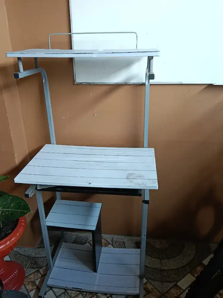 Meja belajar sederhana