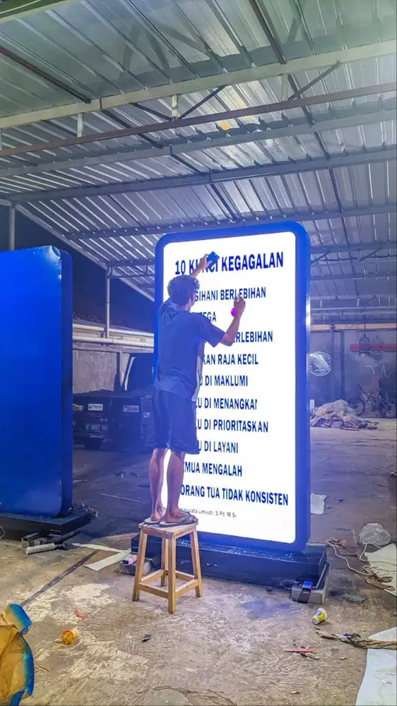 JASA PEMBUATAN NEON BOX TERDEKAT | NEON BOX STANDING | POLE SIGN