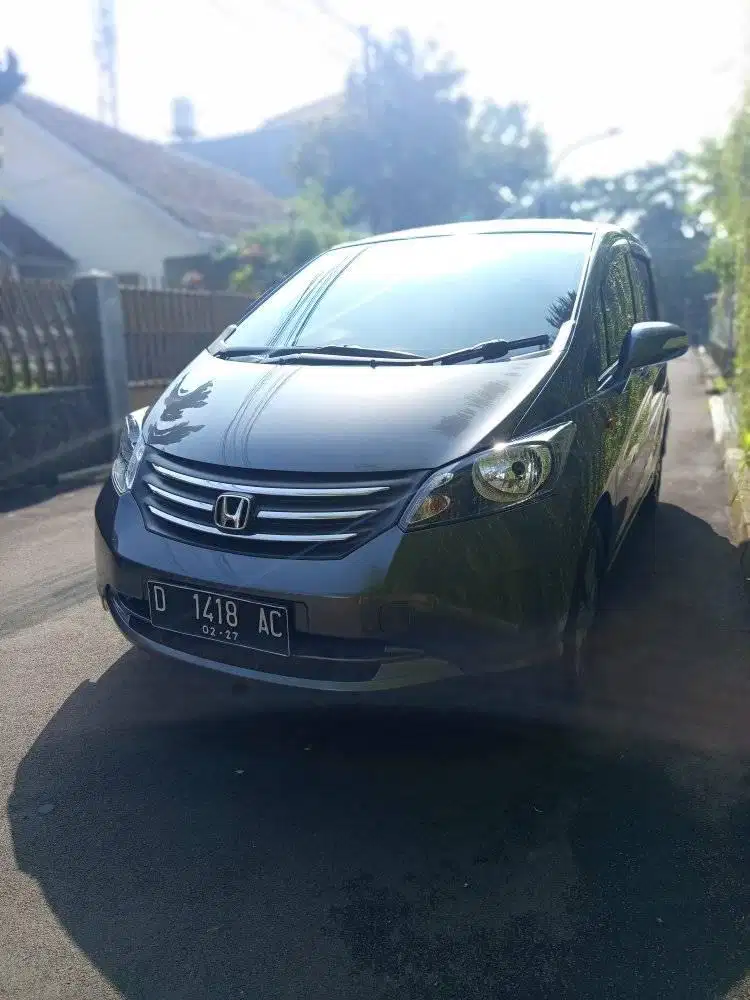 Honda freed pada automatic 2010