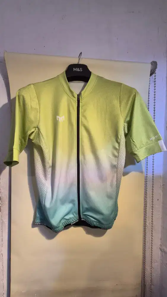 Jersey sepeda merk Montee