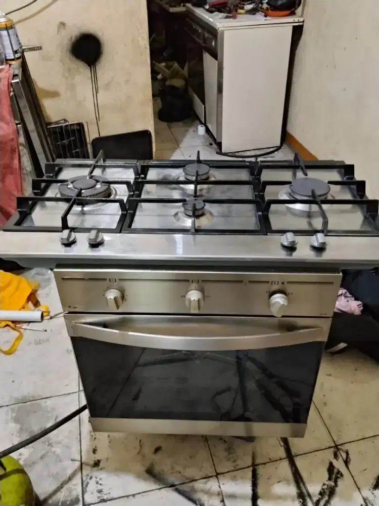 Kompor gas tanam Modena dan oven tanam satu set