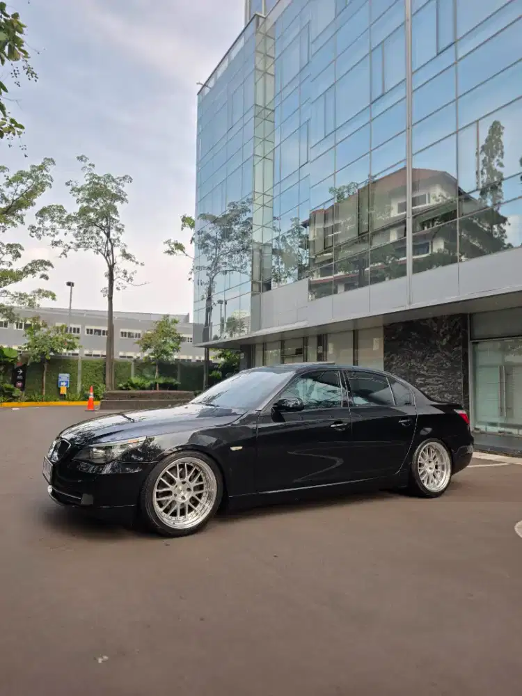 BMW 530 LCI SUNROOF BLACK ON BLACK
