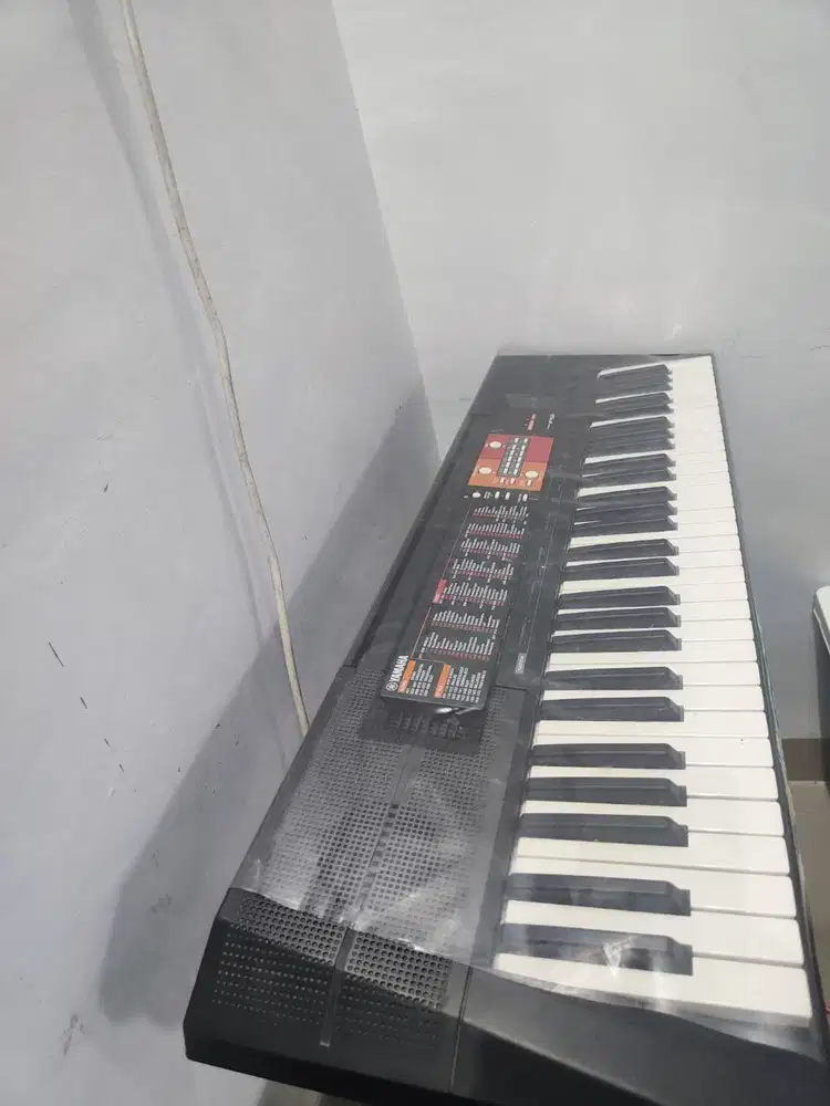 Dijual Keyboard Yamaha PSR F51 lengkap dengan stand dan adaptor