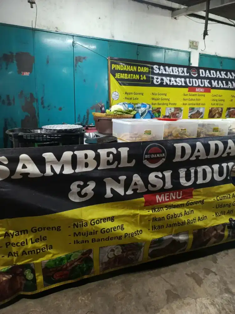 Pelayan/bantu jualan