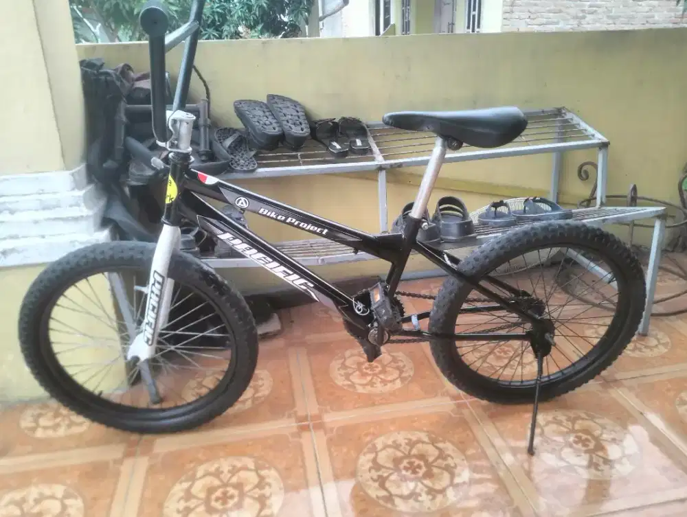 Sepeda BMX ukuran 20