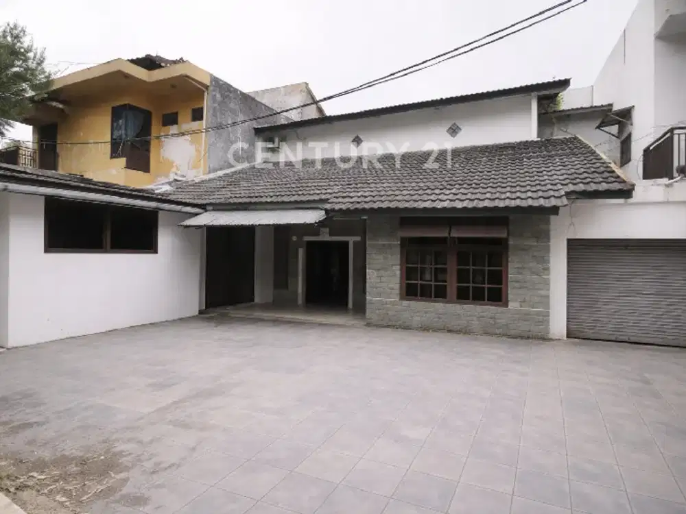 RUMAH LUAS DI BENDUNGAN HILIR , TANAH ABANG,  JAKARTA PUSAT