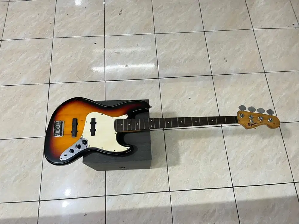 Bass squier Jazz bass 2003