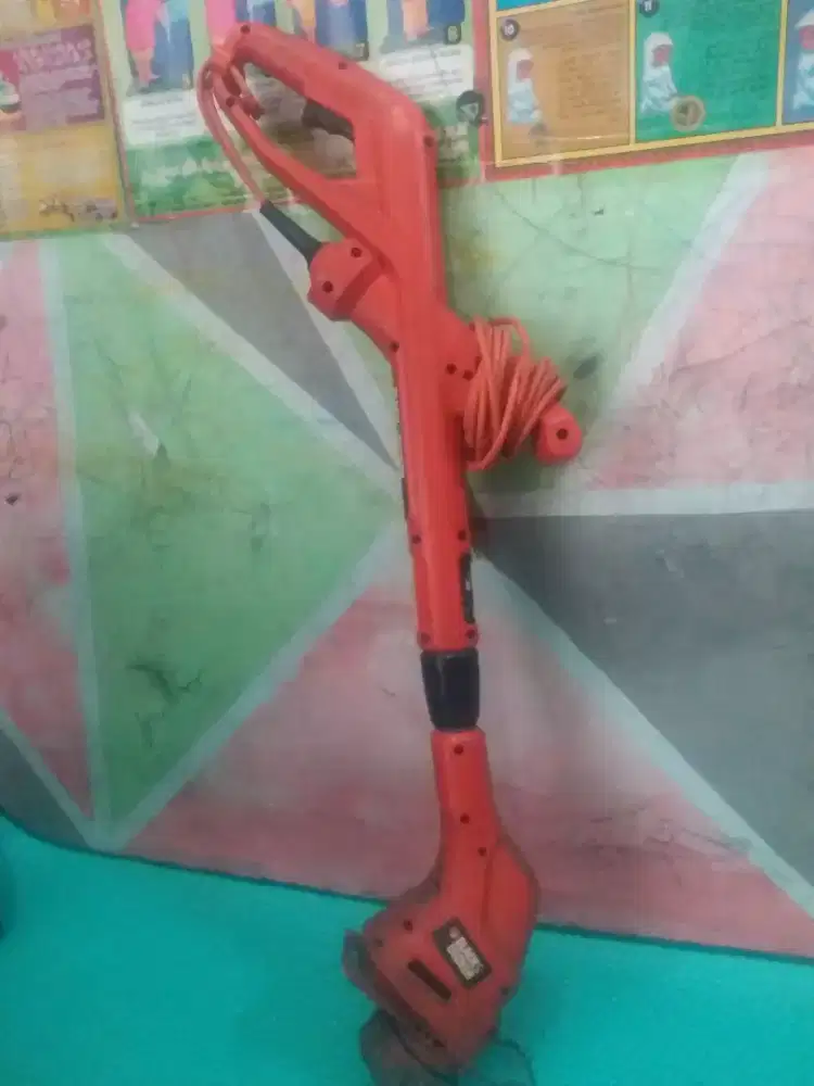 MESIN POTONG RUMPUT BLACK&DECKER GL 4525,450WATT..