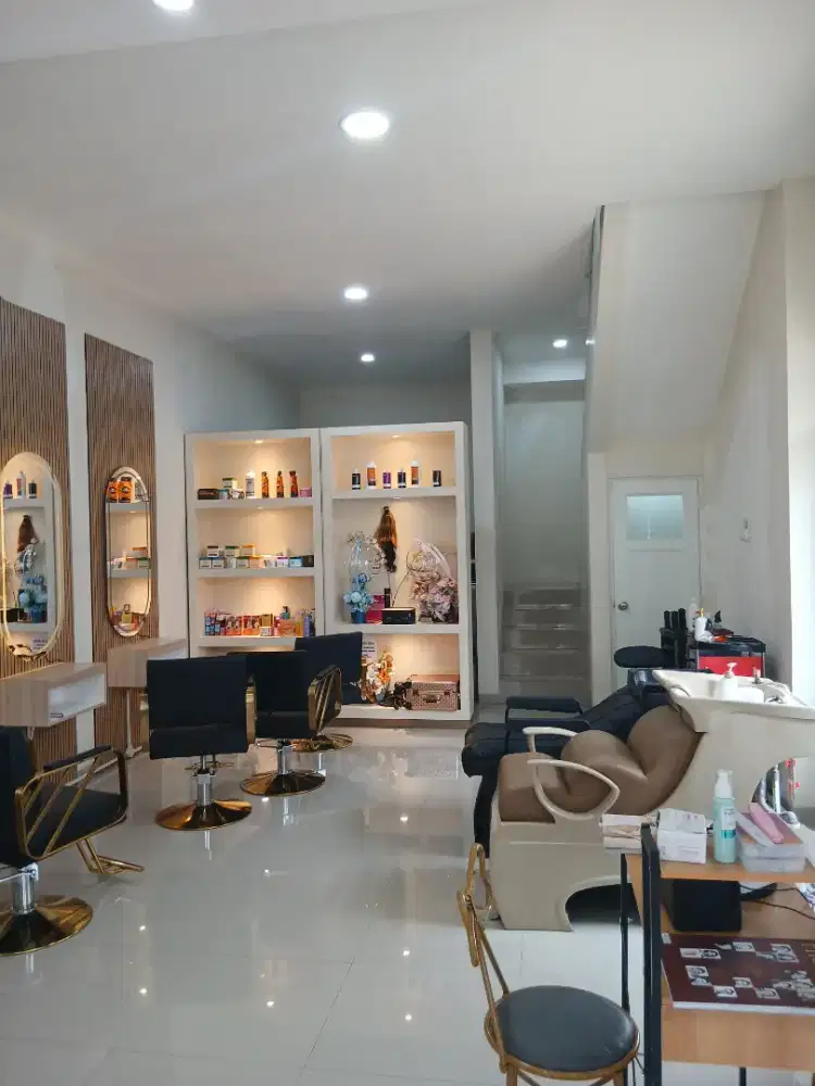 Dibutuhkan segera hairstylish dan chapster untuk salon di taman asri