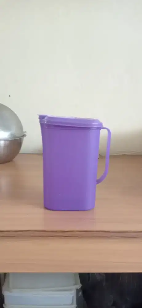 Tupperware water jug 2L