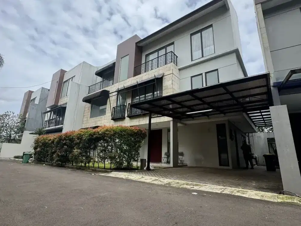 Jual Rumah Bagus di Town House Kebagusan Jakarta Selatan, Kolam Renang, Full Furnish, Nego