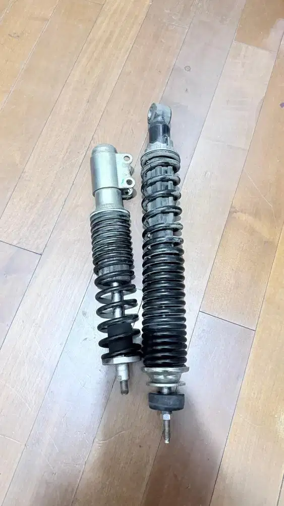 SHOCK PRIMAVERA DEPAN BELAKANG BEKAS