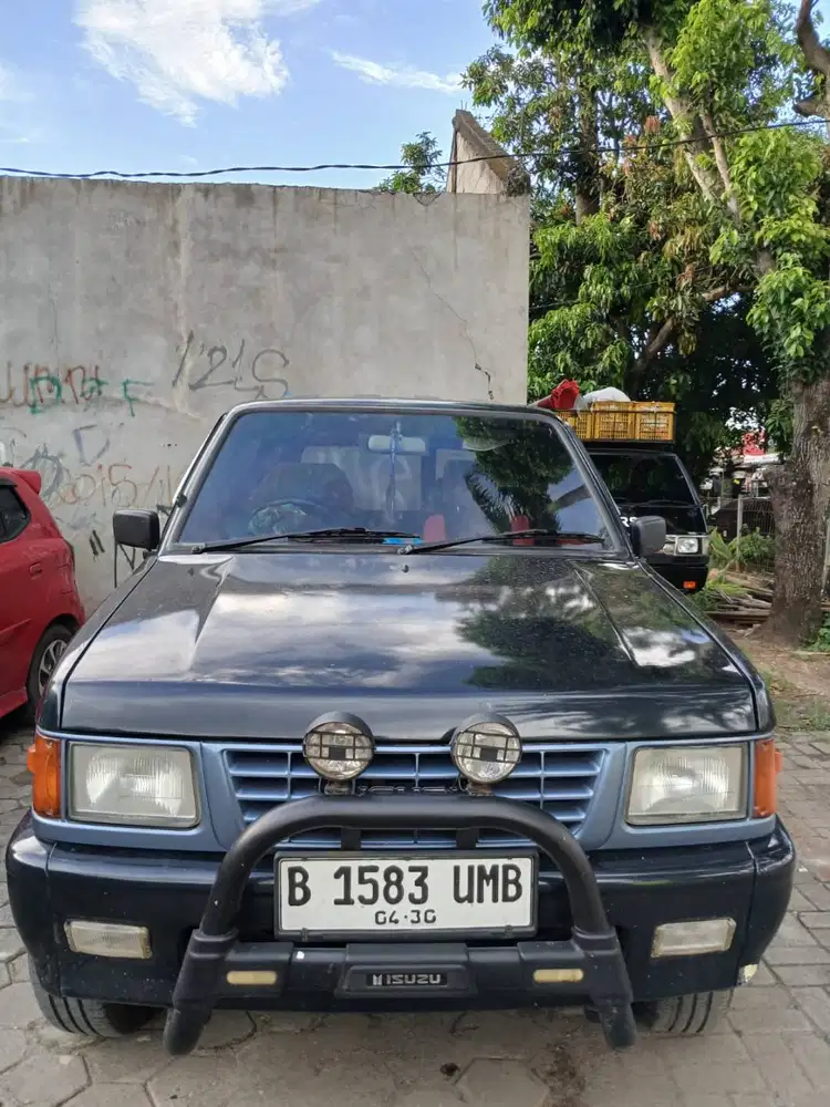Isuzu Panther Grand Royale 1997