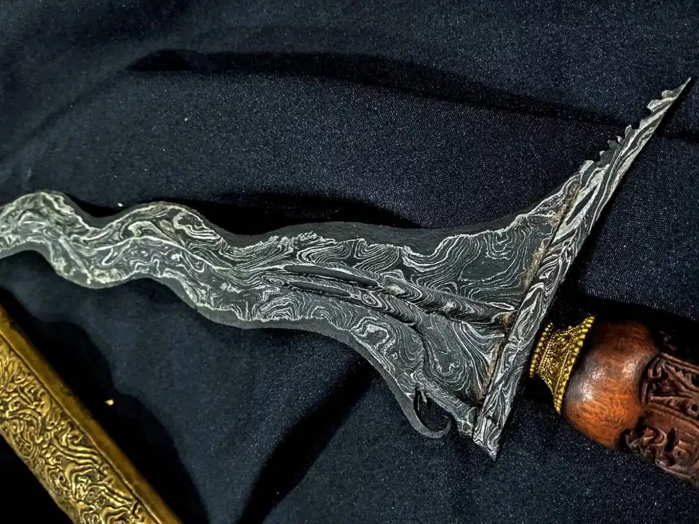keris sepuh sangkelat pamor lar gangsir warangka gayaman jogja