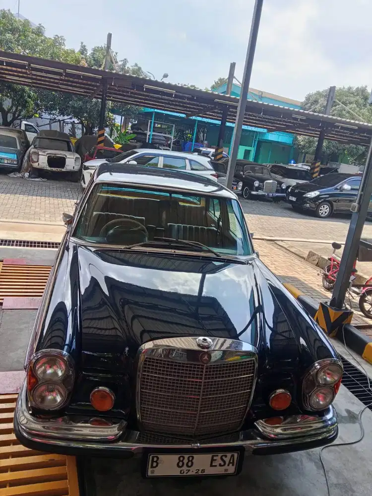 Mercedes-Benz 280 S tahun 1970, transmisi manual, 2778 cc.