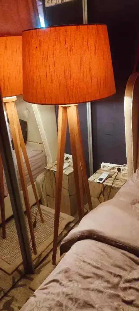 Standing lamp bagus sekali dijual murah