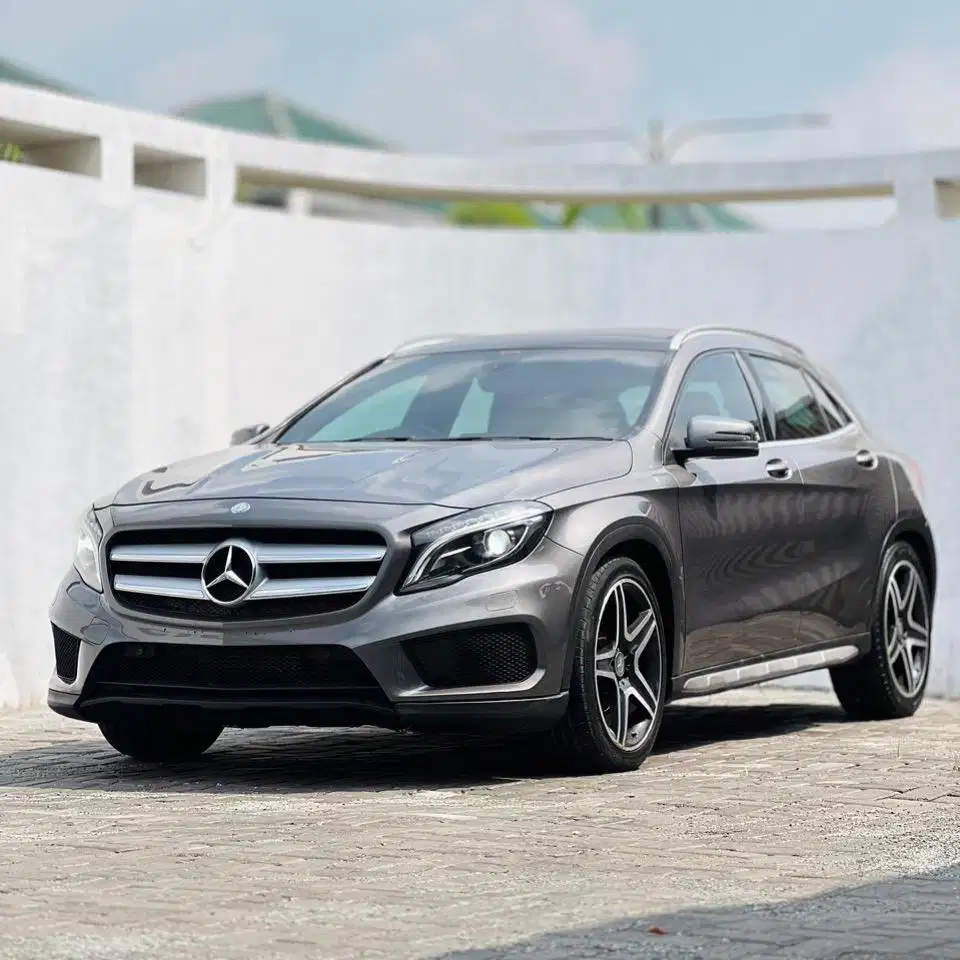 (CASH) Mercedes Benz GLA200 AMG 2015