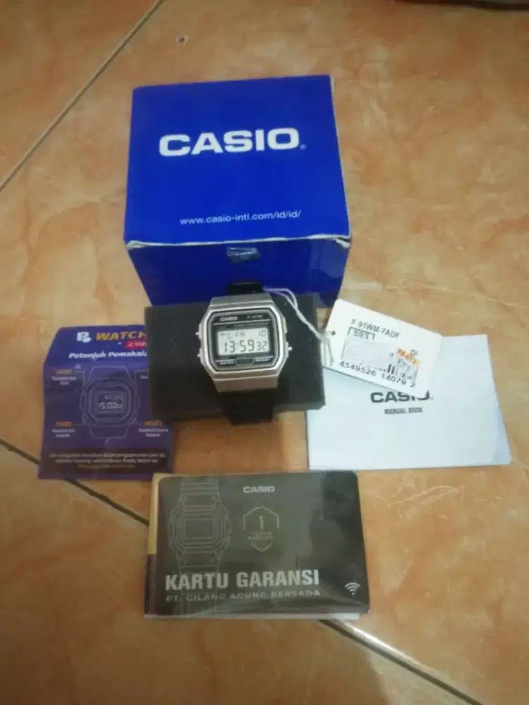 casio F-91W silver