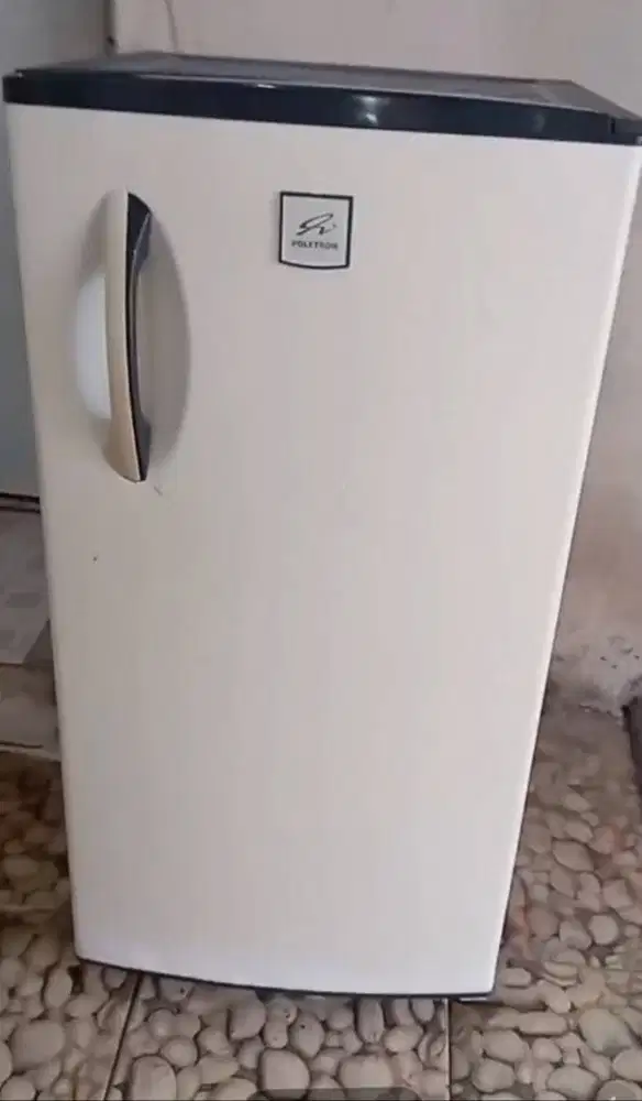 Kulkas Polytron