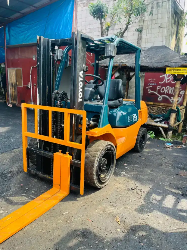 Forklift Toyota 3 Ton,Manual,Tiang Fullfreelift,1DZ,7FD30,Tahun 2005