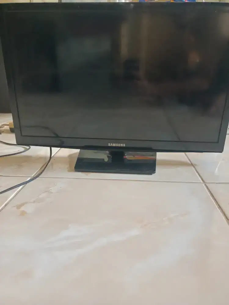TV 24 Inch Samsung, minus Remote sama kotak