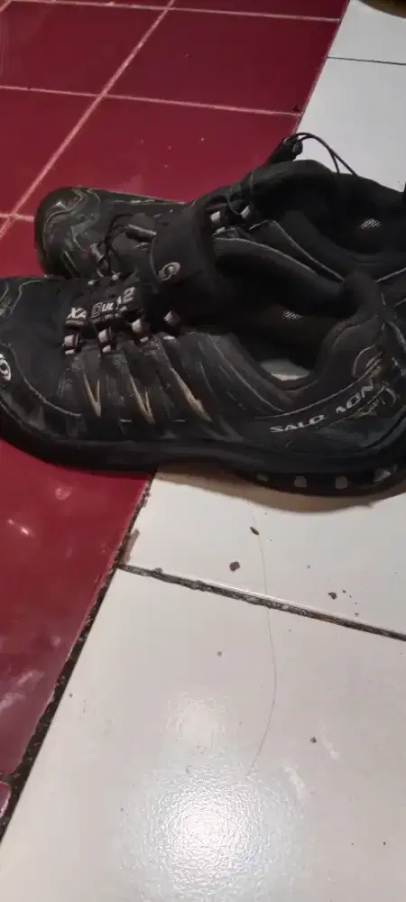 Sepatu Salomon no 44/45