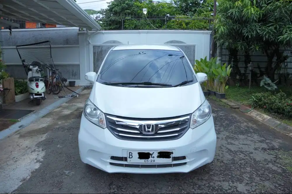 Honda Freed 2013 S AT (White)