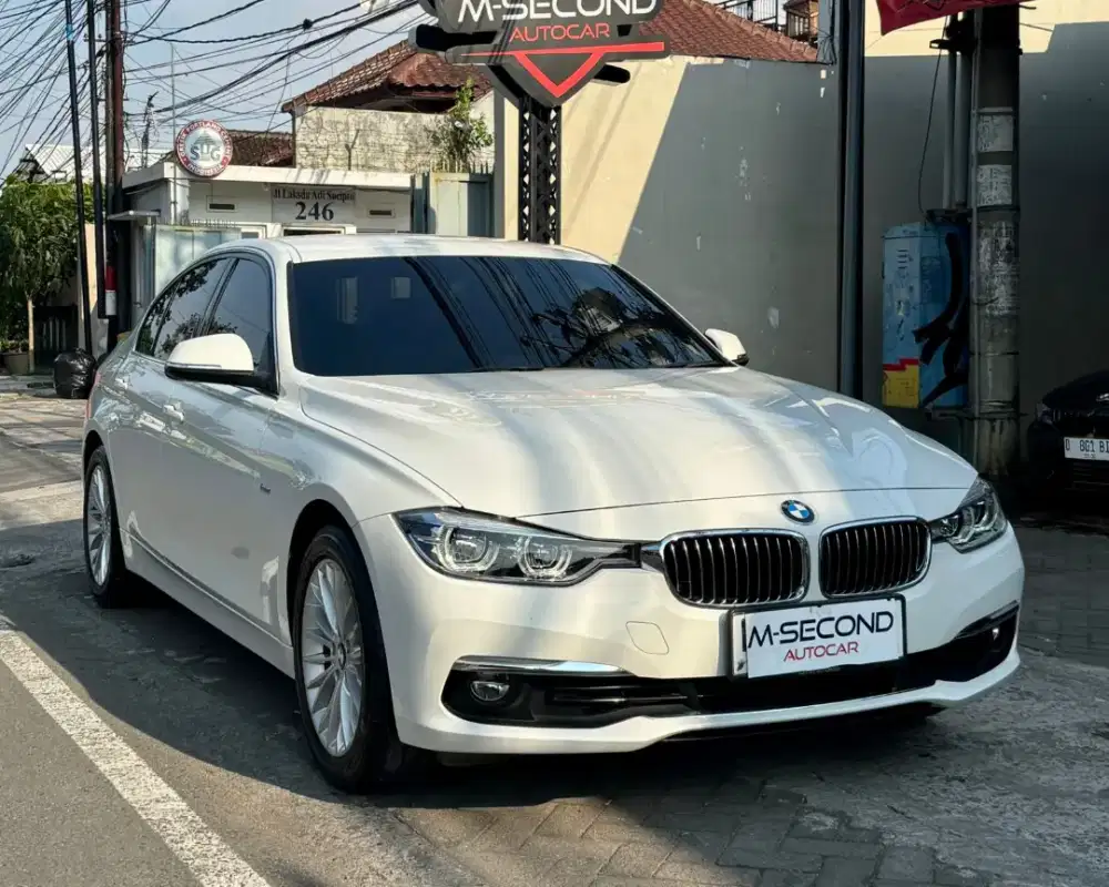 Grade A++ BMW 320i F30 Luxury 2018 odo 34k KM