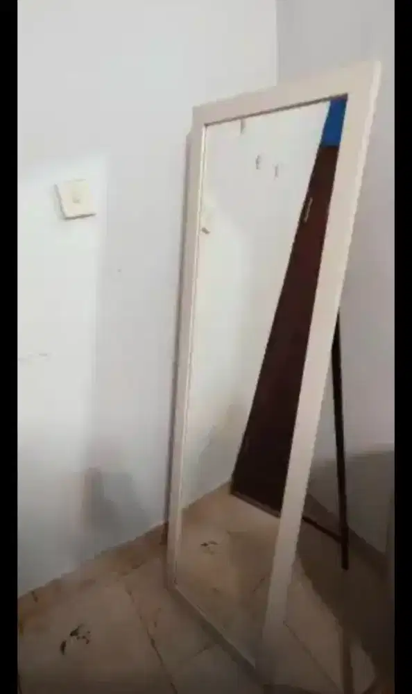 Dijual cermin stand seperti baru