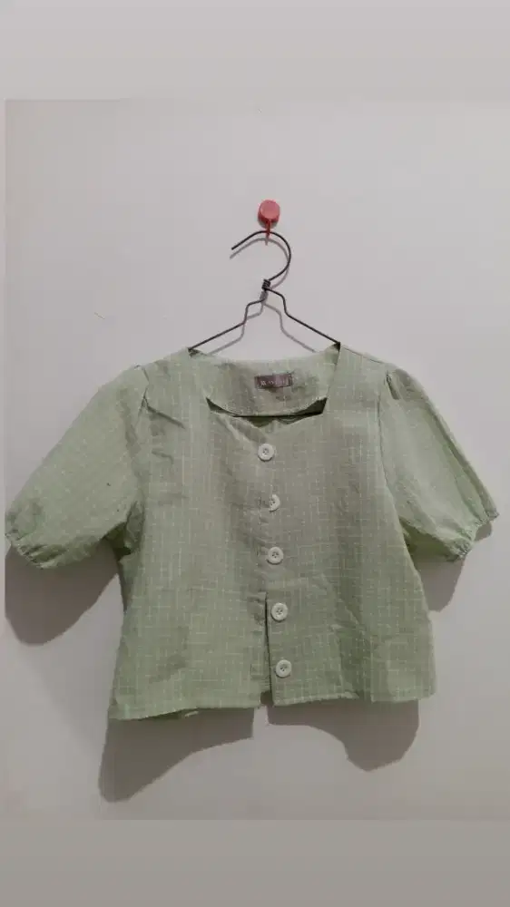 Preloved crop top wanita