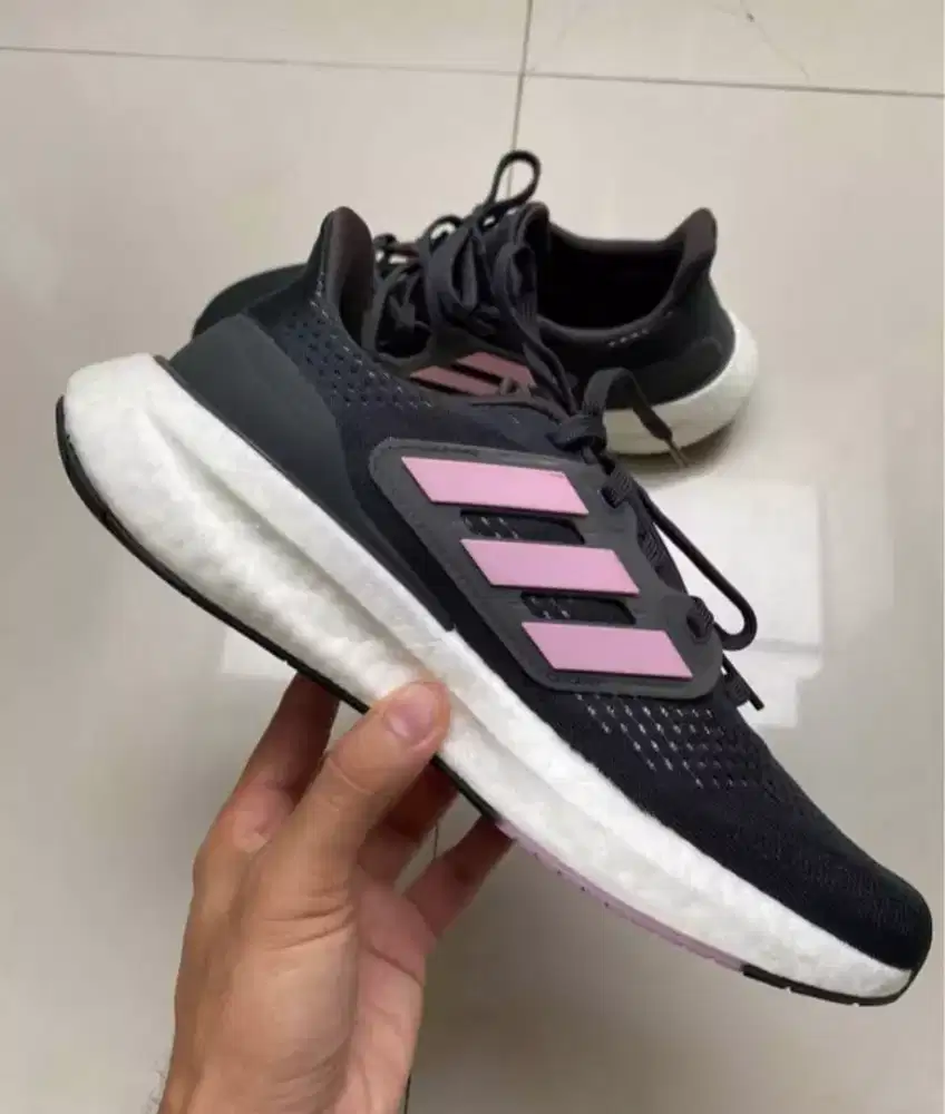 ADIDAS Preloved Pureboost 23 Original  like new size 40