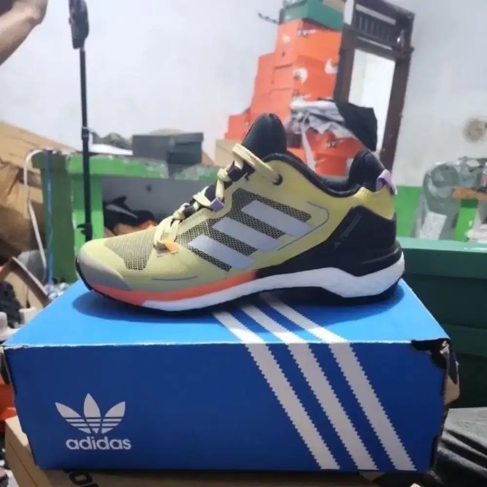 Adidas terex yellow size 42