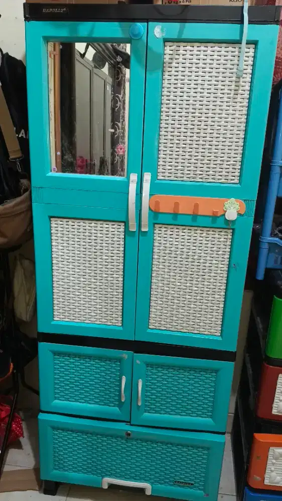 Lemari gantung napolly