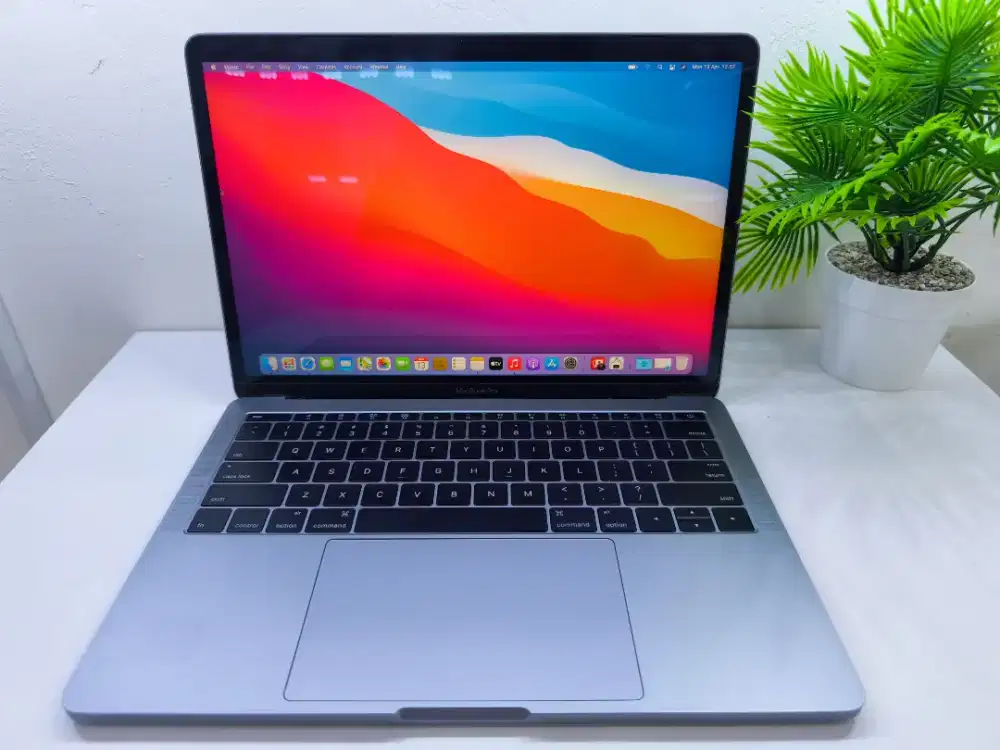 Macbook Pro Non Touchbar 13 2016 
Ci5/RAM 16GB/SSD 256GB/CC 460