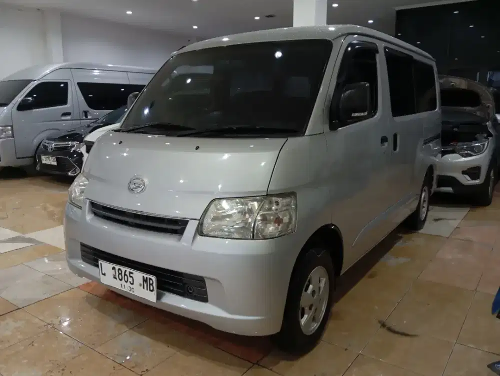 Daihatsu Gran Max 1.3 D AC 2020 MT Silver Face to Face Station Grand