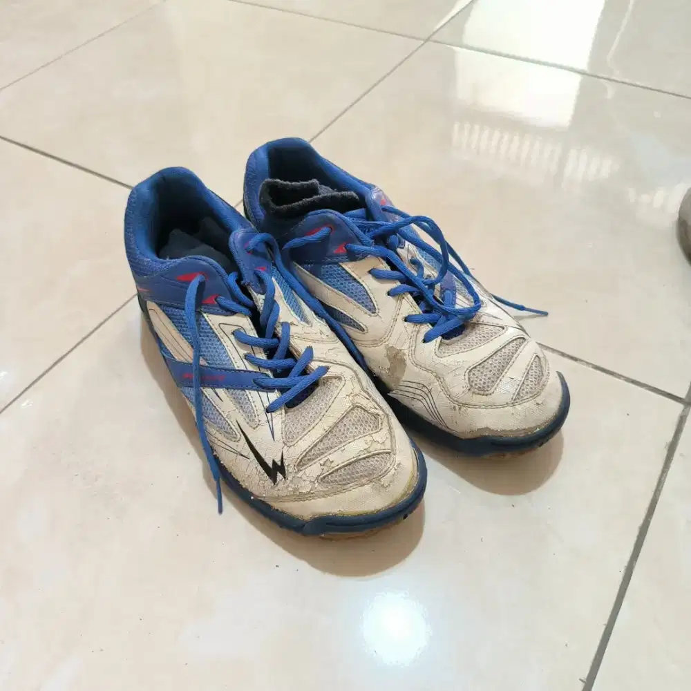 Eagle ginting sepatu badminton tenis lari running