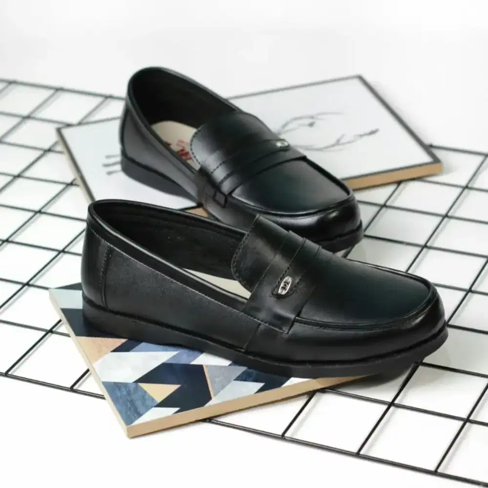 Ready sepatu pantofel kasual slip on pria size 39-43