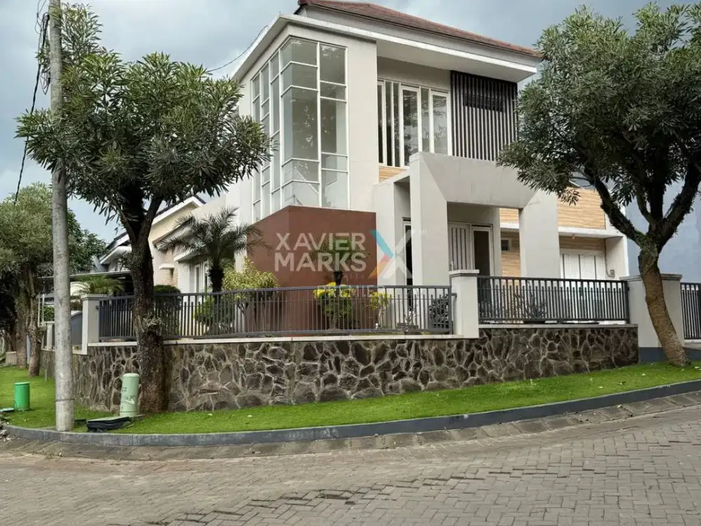 Disewakan Rumah Hook Mewah 2Lt Kondisi Terawat Siap Huni View Pegunungan Dekat Pusat Perbelanjaan dan Elpico Mall di Villa Puncak Tidar