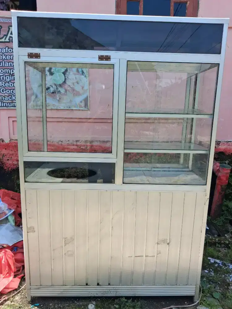 Estalase gerobak bakso