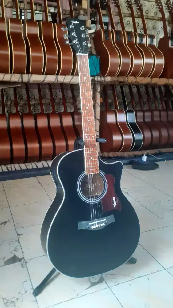 GITAR TAYLOR Elektrik